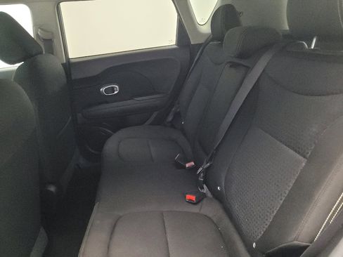 Used 2016 Kia Soul + image 18