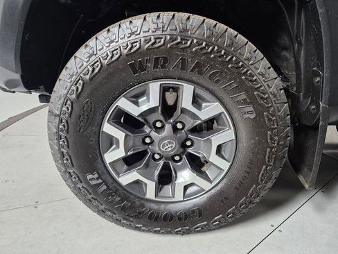 Certified 2023 Toyota Tacoma TRD Off-Road AWD/4WD image 10