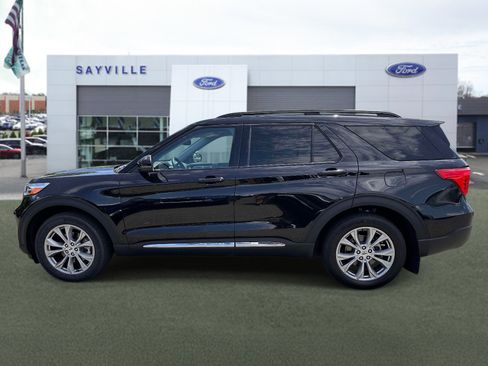 Used 2023 Ford Explorer XLT w/ Equipment Group 202A AWD/4WD image 2