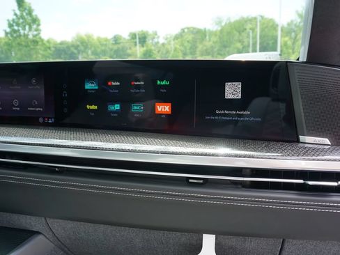 Used 2025 Cadillac Escalade ESV V AWD/4WD image 57