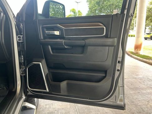 Used 2023 RAM 2500 Laramie AWD/4WD image 32