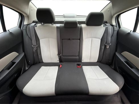Used 2011 Chevrolet Cruze LS image 14