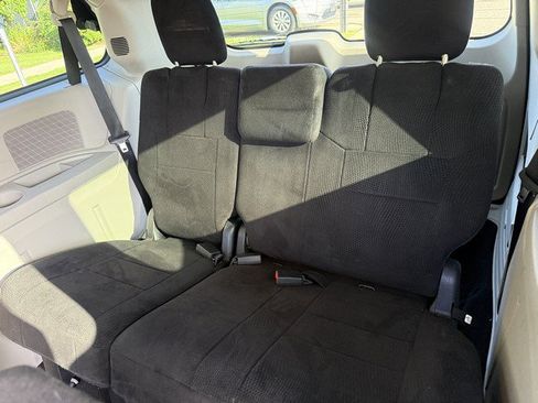 Used 2013 Dodge Grand Caravan SXT FWD image 11