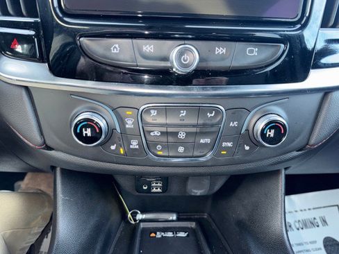 Used 2023 Chevrolet Traverse RS image 20