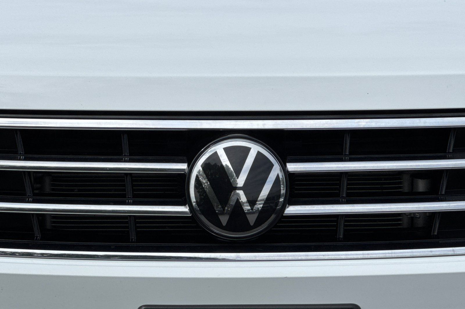 Used 2024 Volkswagen Tiguan Wolfsburg Edition FWD image 43