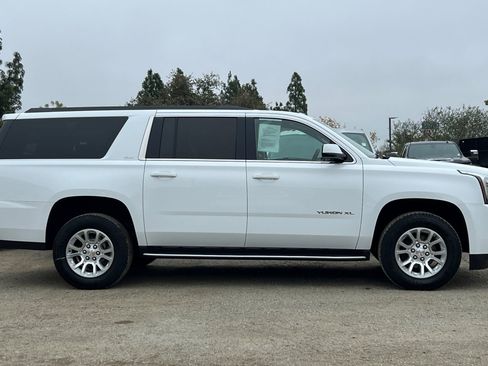 Used 2019 GMC Yukon XL SLT image 3