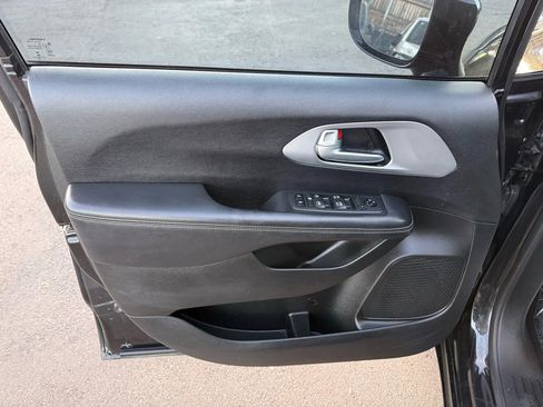 Used 2018 Chrysler Pacifica Touring Plus w/ S Appearance Package image 45