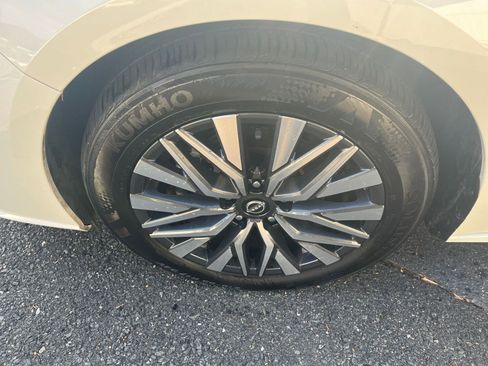 Used 2025 Nissan Altima 2.5 SV image 23