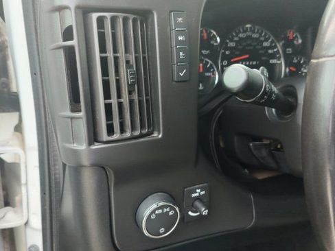 Used 2018 Chevrolet Express 2500 w/ Driver Convenience Package RWD image 17