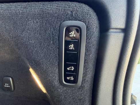 Used 2025 Volvo EX90 Ultra AWD/4WD image 39