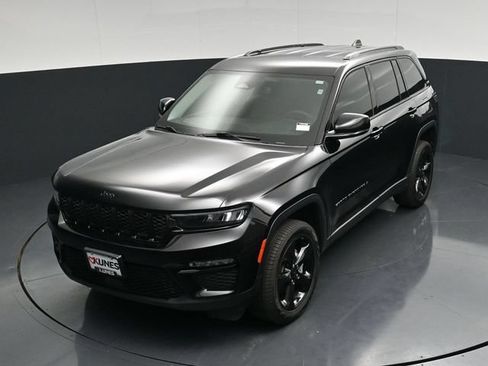 Used 2023 Jeep Grand Cherokee Limited w/ Black Appearance Package AWD/4WD image 52