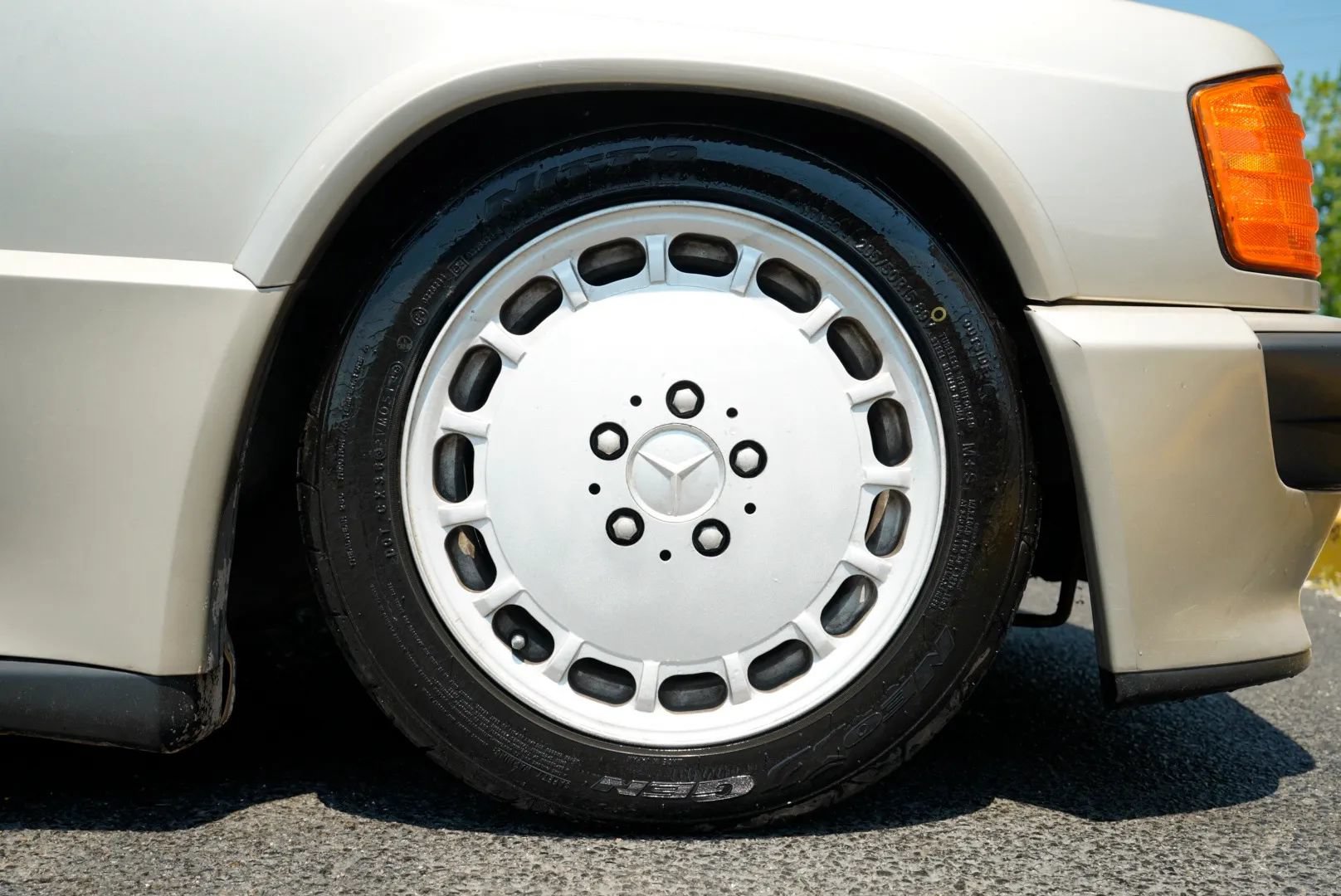 Used 1987 Mercedes-Benz 190 E 2.3-16 image 17