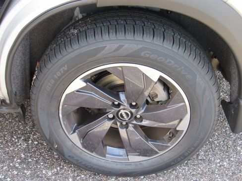 Certified 2024 Nissan Rogue SV FWD image 15