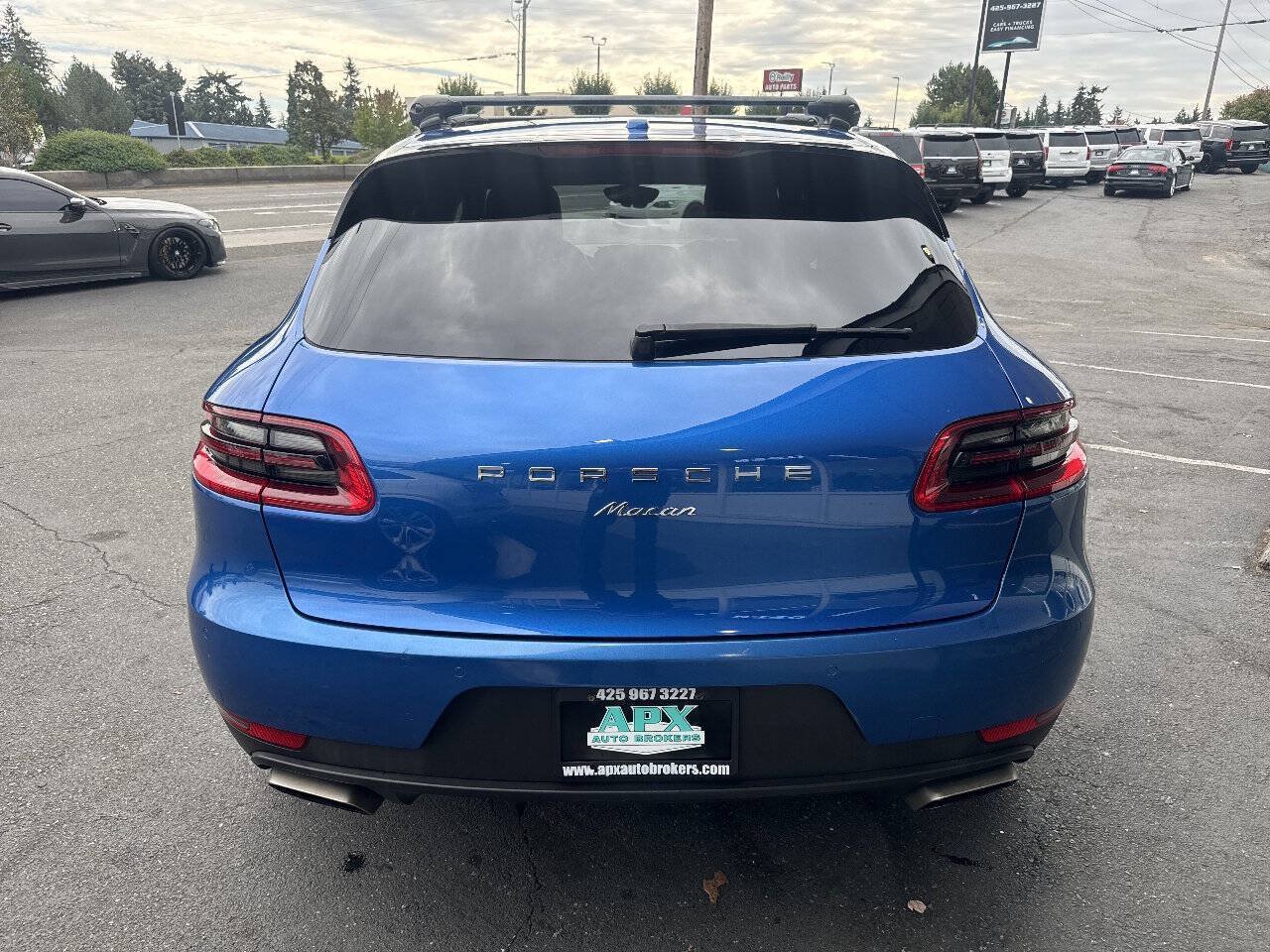 Used 2018 Porsche Macan AWD/4WD image 3