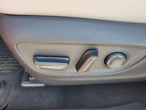 Used 2025 Toyota RAV4 XLE image 9