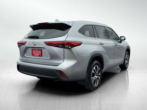 Used 2020 Toyota Highlander XLE image 5