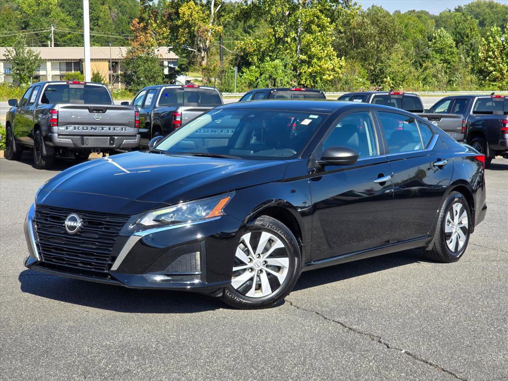 Used 2025 Nissan Altima 2.5 S FWD image 2
