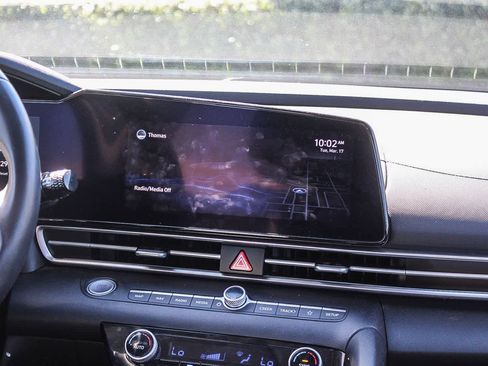 Used 2022 Hyundai Elantra Limited image 19