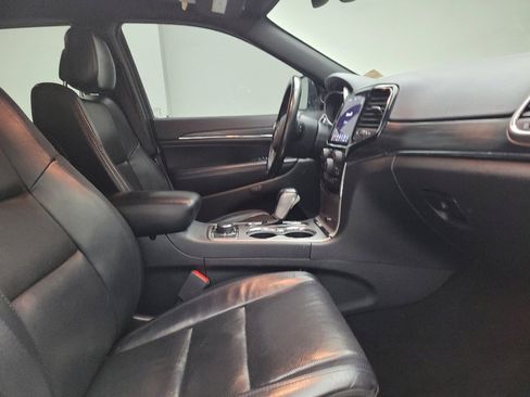 Used 2020 Jeep Grand Cherokee Limited w/ Luxury Group II image 21