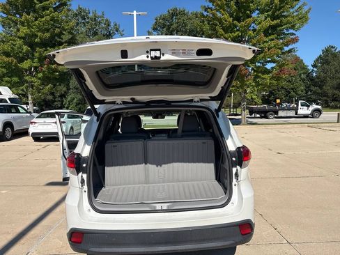 Used 2017 Toyota Highlander XLE AWD/4WD image 27