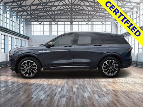 Used 2024 Lincoln Nautilus Reserve w/ Equipment Group 203A image 7