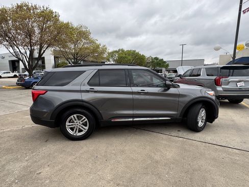 Used 2023 Ford Explorer XLT w/ Equipment Group 202A image 4