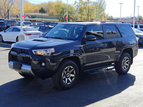 Used 2024 Toyota 4Runner TRD Off-Road Premium image 3