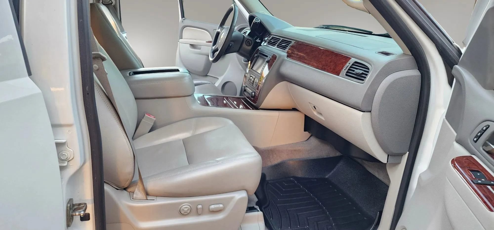 Used 2012 Chevrolet Tahoe LTZ AWD/4WD image 13
