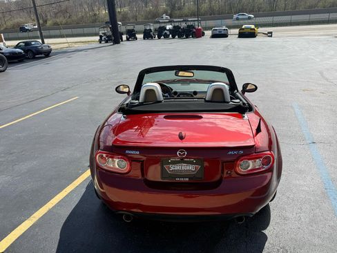Used 2009 MAZDA MX-5 Miata Grand Touring w/ Premium Pkg RWD image 37