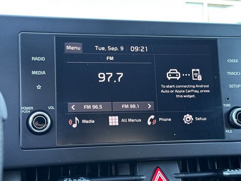 Used 2024 Kia Sportage LX image 18