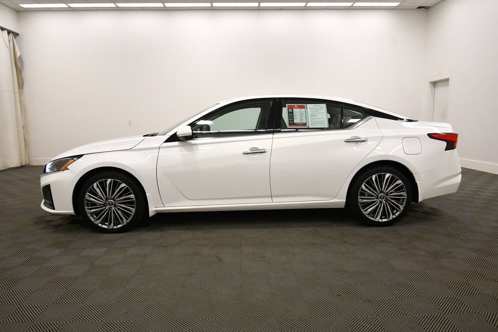 Used 2024 Nissan Altima 2.5 SL AWD/4WD image 4