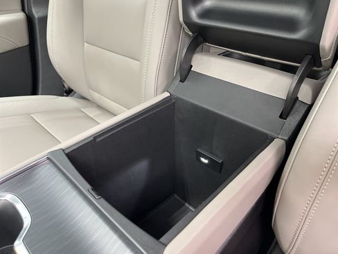New 2026 GMC Acadia Elevation w/ Elevation Premium Package FWD image 19