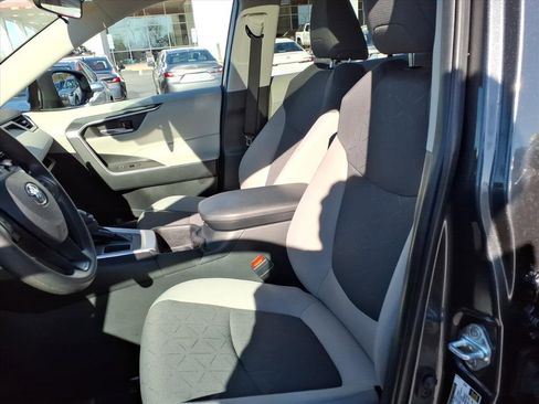 Used 2023 Toyota RAV4 XLE w/ Convenience Package image 17