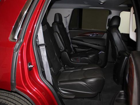 Used 2015 Cadillac Escalade Luxury AWD/4WD image 32