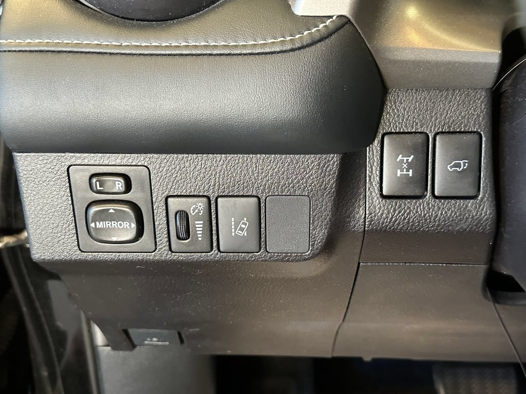 Used 2018 Toyota RAV4 Adventure AWD/4WD image 18