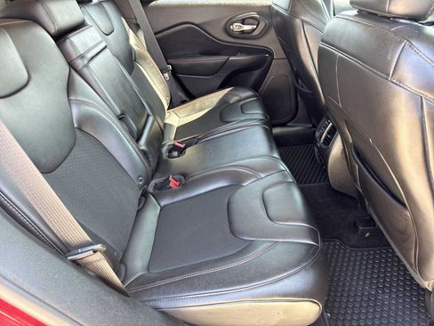 Used 2019 Jeep Cherokee Trailhawk w/ Comfort/Convenience Group AWD/4WD image 20