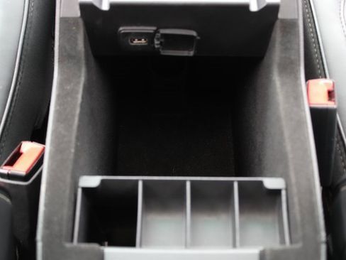 Used 2017 Ford Explorer Platinum image 18