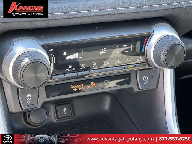 Certified 2022 Toyota RAV4 LE AWD/4WD image 32