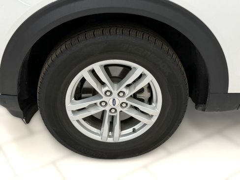 Used 2023 Ford Explorer XLT w/ Equipment Group 202A image 9