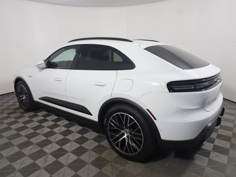 Used 2025 Porsche Macan 4 Electric AWD/4WD image 3