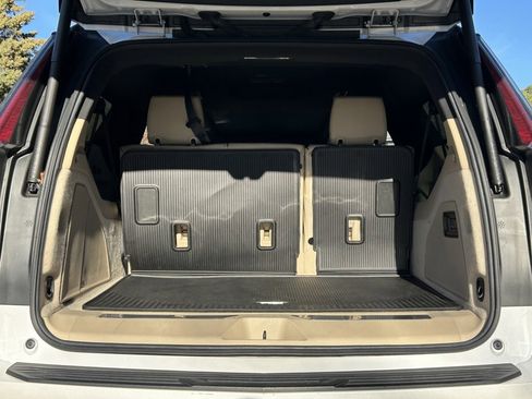 Used 2024 Cadillac Escalade ESV Premium Luxury image 43