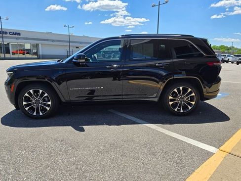 Used 2022 Jeep Grand Cherokee Overland AWD/4WD image 32