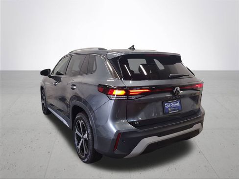 New 2025 Volkswagen Tiguan SE image 10