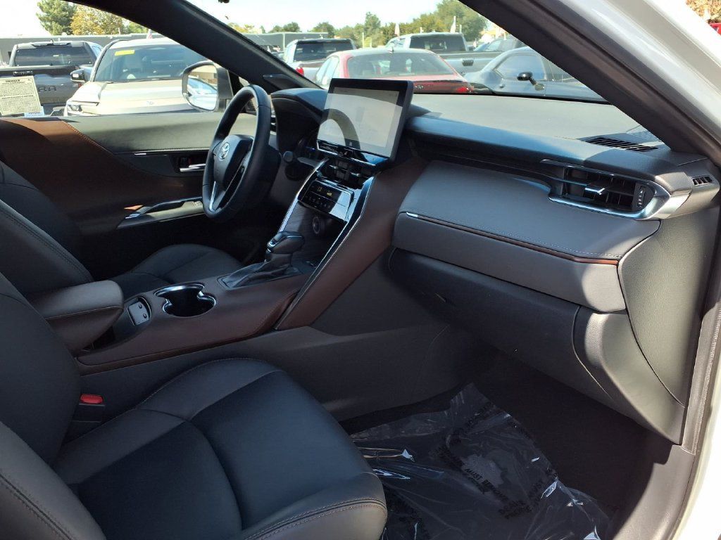 Certified 2023 Toyota Venza XLE AWD/4WD image 35