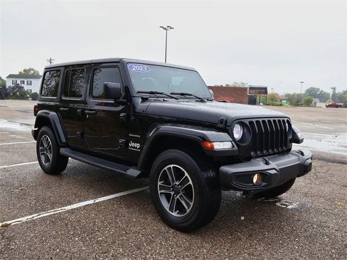 Used 2023 Jeep Wrangler Sahara image 7
