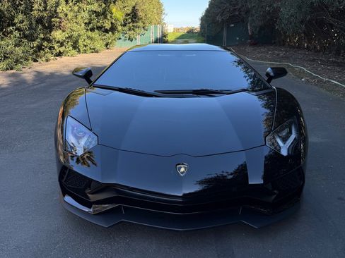 Used 2017 Lamborghini Aventador S image 3