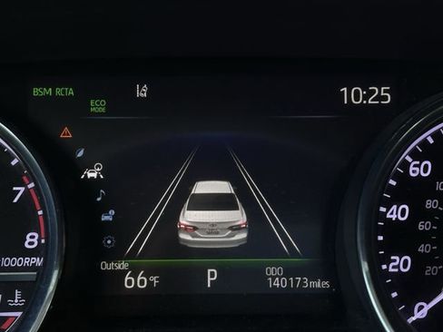 Used 2020 Toyota Camry XLE image 16