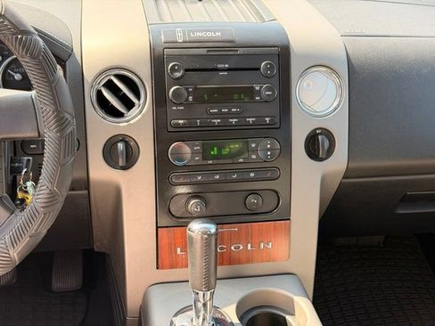 Used 2006 Lincoln Mark LT 4x4 image 17