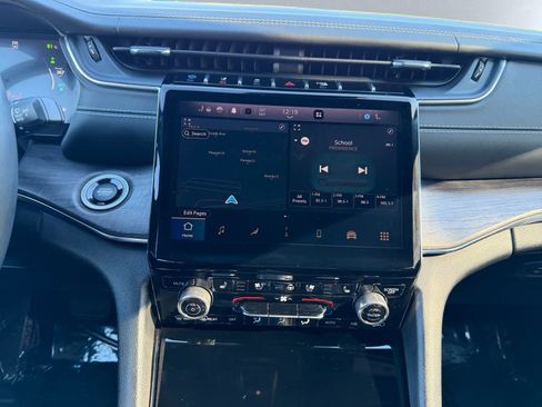 Used 2023 Jeep Grand Cherokee Overland w/ Advanced Protech Group III image 14