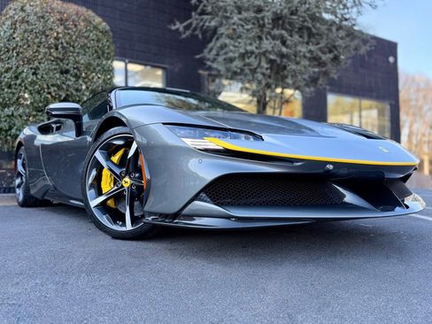 Used 2021 Ferrari SF90 Stradale Base image 9